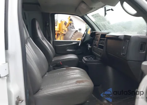 2008 Chevrolet Express Work Van z USA, uszkodzony, nr VIN 1GCFG15XX81186380